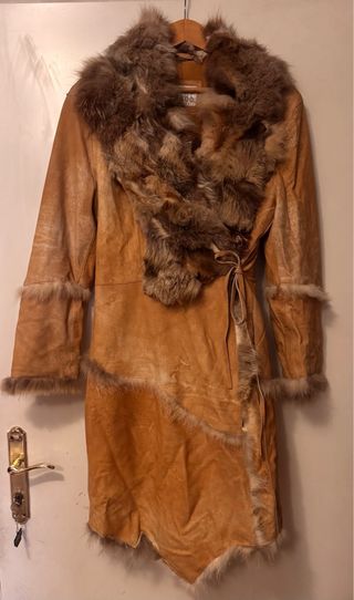 Abrigo piel y cuello pelo beige/marrón