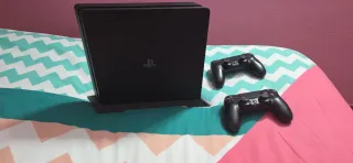 PS4 Slim Negra + 2 Mandos
