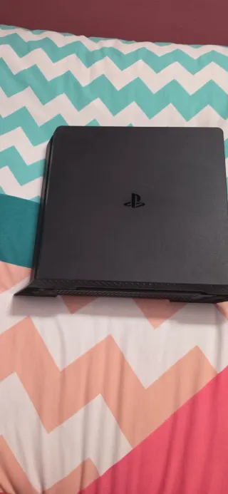 PS4 Slim Negra + 2 Mandos