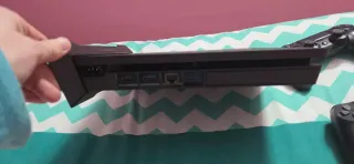 PS4 Slim Negra + 2 Mandos