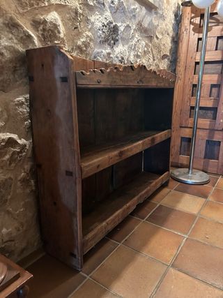 Alacena antigua de madera
