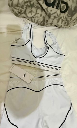 Conjunto Alo Top y Shorts Blanco