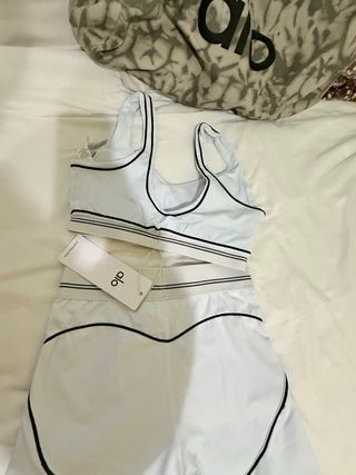 Conjunto Alo Top y Shorts Blanco