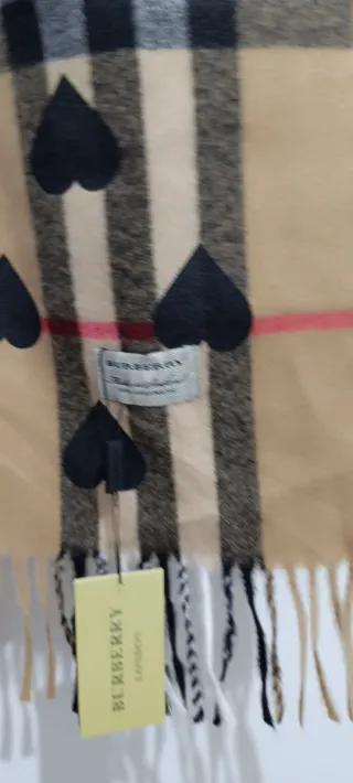 Sciarpa Burberry Beige con Cuori Neri