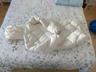 Abrigo infantil acolchado color crema