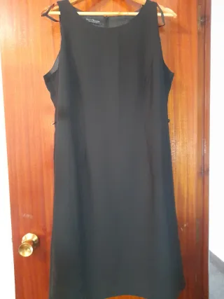 Vestido negro recto sin mangas