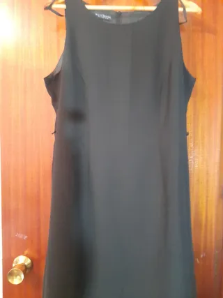 Vestido negro recto sin mangas