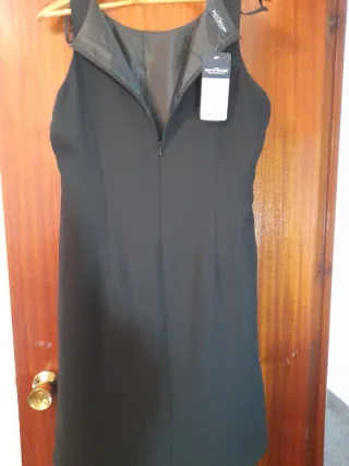 Vestido negro recto sin mangas