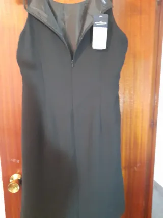 Vestido negro recto sin mangas