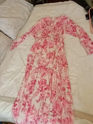 Vestido largo floral Zara