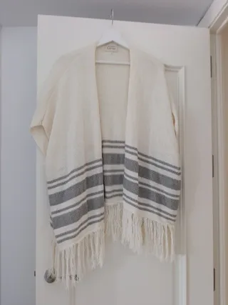 Poncho tejido rayas y flecos