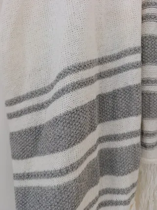 Poncho tejido rayas y flecos