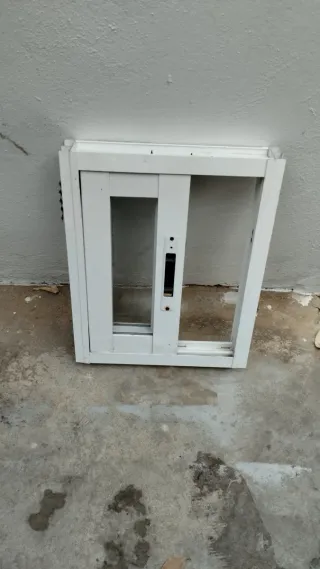 Ventana de aluminio48+38