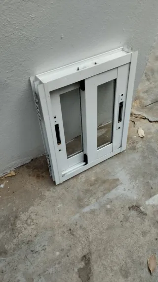 Ventana de aluminio48+38