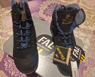 Bota de seguridad Gore-Tex negra y azul