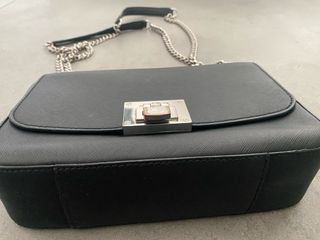 Borsetta Michael Kors nera con catena