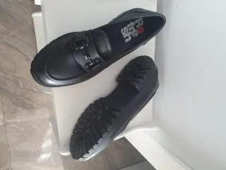 Zapatos planos negros cómodos