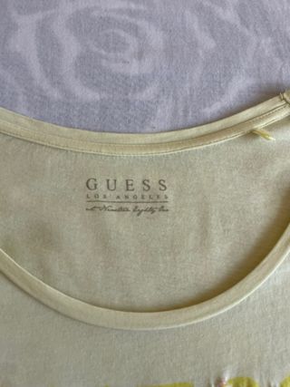 Camiseta Guess Amarilla Talla M guess los Angeles