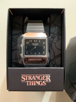 Casio x Stranger Things AQ800EST1A Reloj