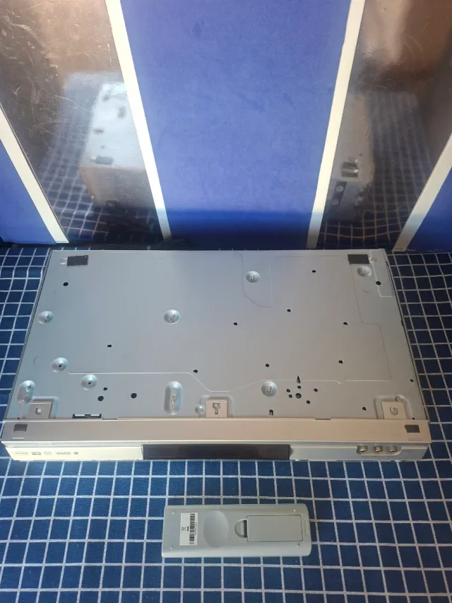 COMBO TOSHIBA VHS DVD VIDEO