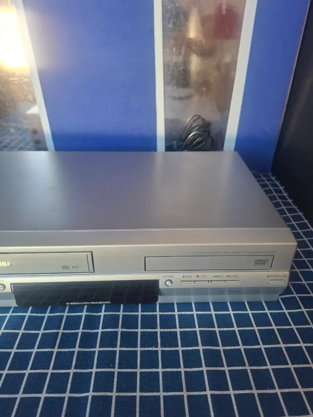 COMBO TOSHIBA VHS DVD VIDEO