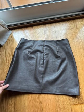 Falda H&M (40) para M marrón efecto piel