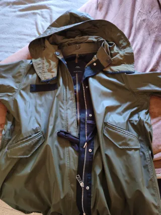 Abrigo Zara verde con capucha