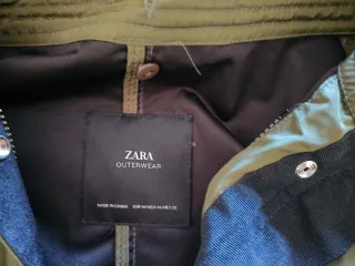 Abrigo Zara verde con capucha