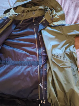 Abrigo Zara verde con capucha