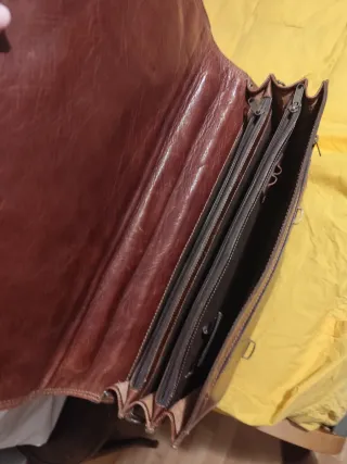 Maletín de piel marrón