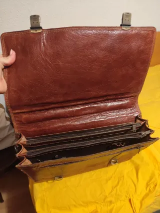 Maletín de piel marrón