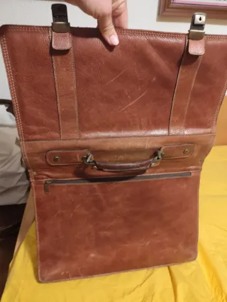 Maletín de piel marrón