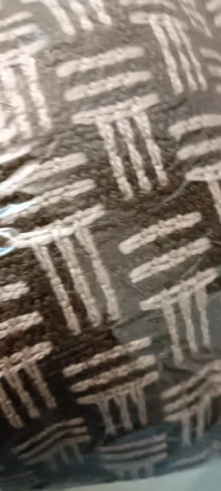 Bufanda tejida marrón y blanca