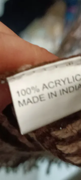 Bufanda tejida marrón y blanca