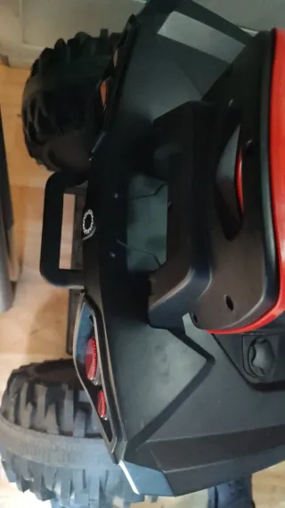 Quad Eléctrico Infantil HOMCOM 12v en buen estado.