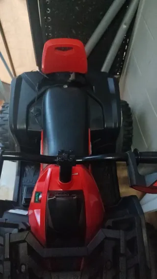 Quad Eléctrico Infantil HOMCOM 12v en buen estado.