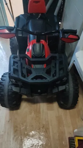 Quad Eléctrico Infantil HOMCOM 12v en buen estado.