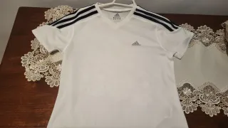 Camiseta Adidas deportiva blanca