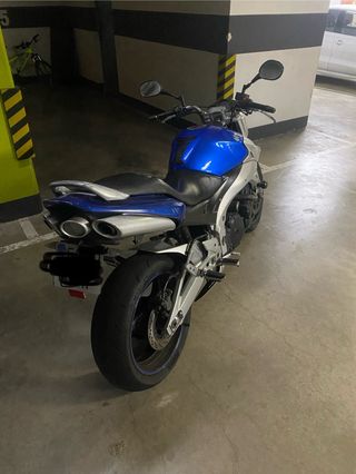 Suzuki GSR 600 Azul y gris