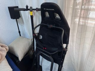 Volante Thrustmaster + Playseat Challenge