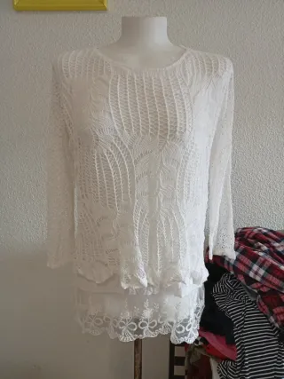 Blusa de encaje blanca manga larga