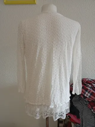 Blusa de encaje blanca manga larga
