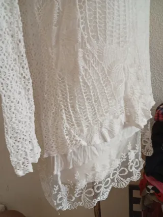 Blusa de encaje blanca manga larga