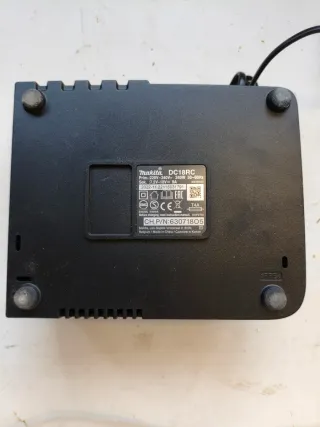Cargador Makita DC18RC