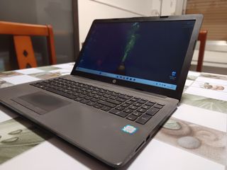 Laptop HP i3 8th con unità SSD