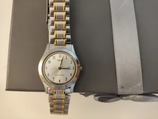 Reloj Casio Mujer Dorado y Plateado