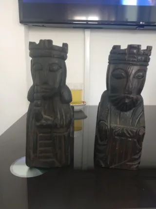 Coppia di Re in Legno Intagliato - Supporto per Libri