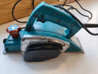 Cepillo eléctrico Makita