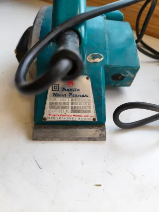 Cepillo eléctrico Makita