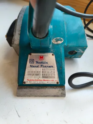 Cepillo eléctrico Makita